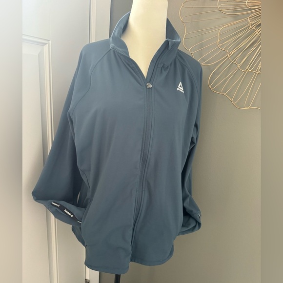 Reebok zip up running jacket. Sz XXL. Greenish grey in color - Picture 3 of 7